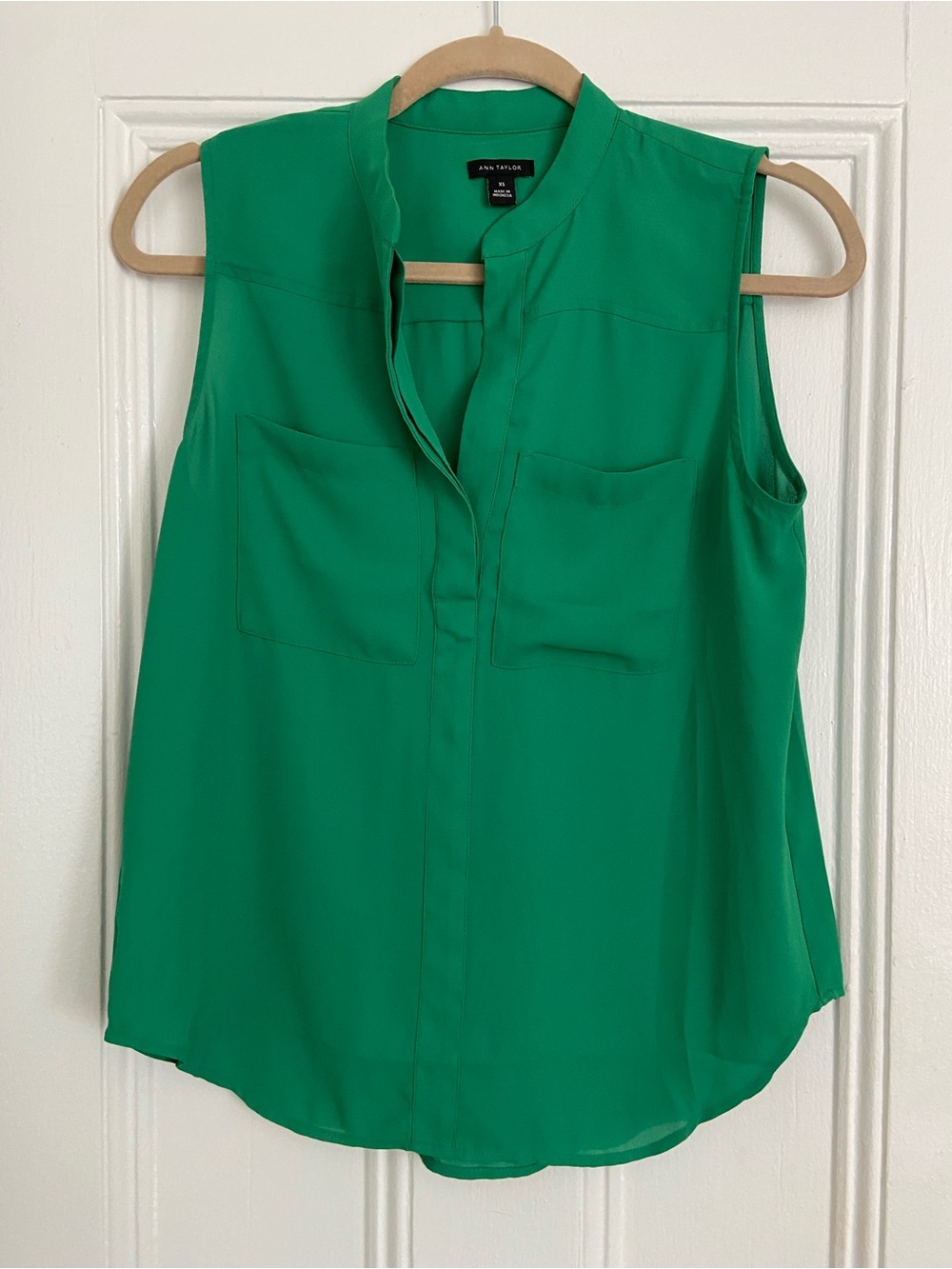 Ann Taylor Sleeveless Emerald Green Split-Neck Blouse